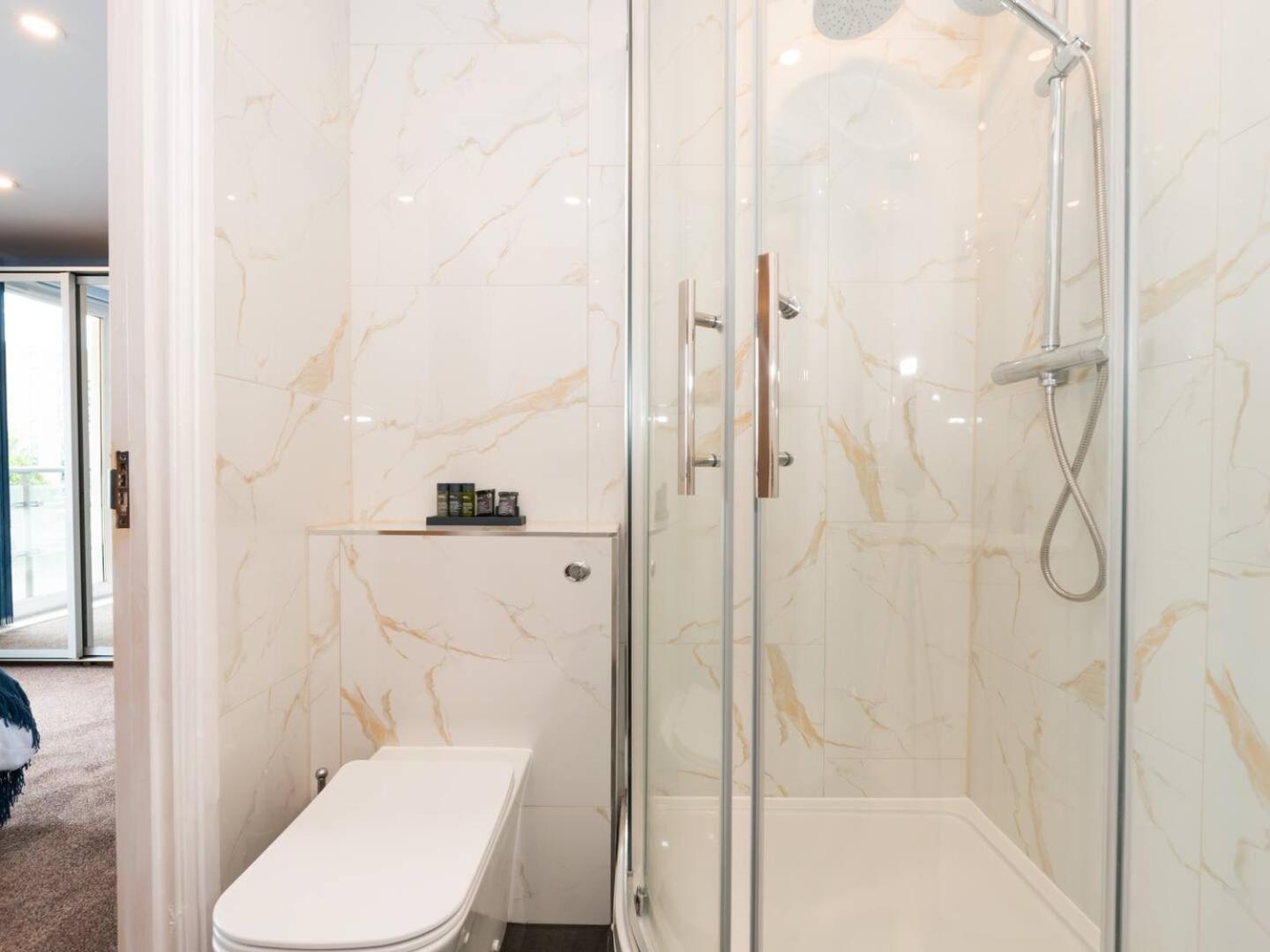 Peaceful Stylish Oasis 2 Minutes From Station Pass The Keys *