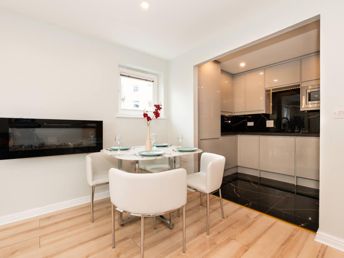 Apartment Peaceful Stylish Oasis 2 Minutes From Station Pass The Keys *