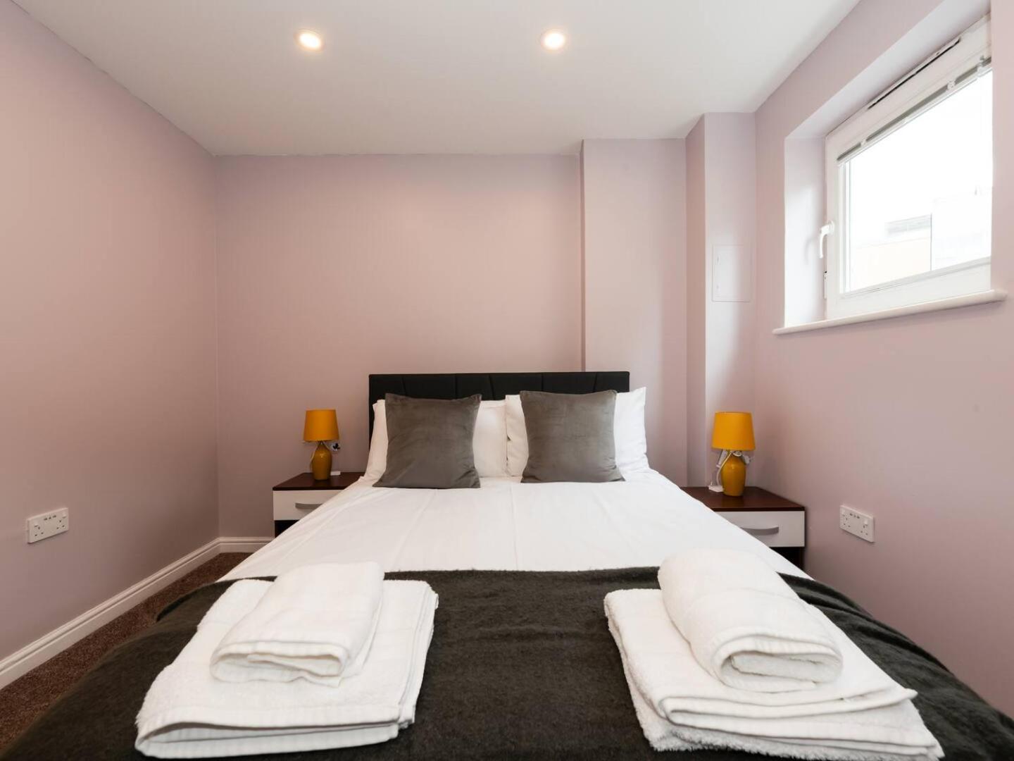 Peaceful Stylish Oasis 2 Minutes From Station Pass The Keys Apartment