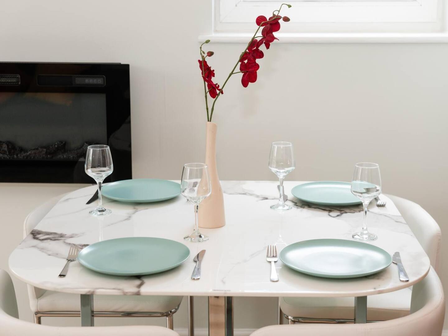 Apartment Peaceful Stylish Oasis 2 Minutes From Station Pass The Keys