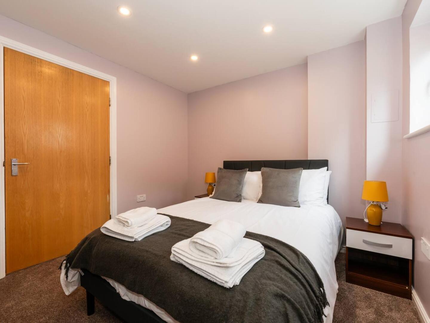 Peaceful Stylish Oasis 2 Minutes From Station Pass The Keys Apartment *