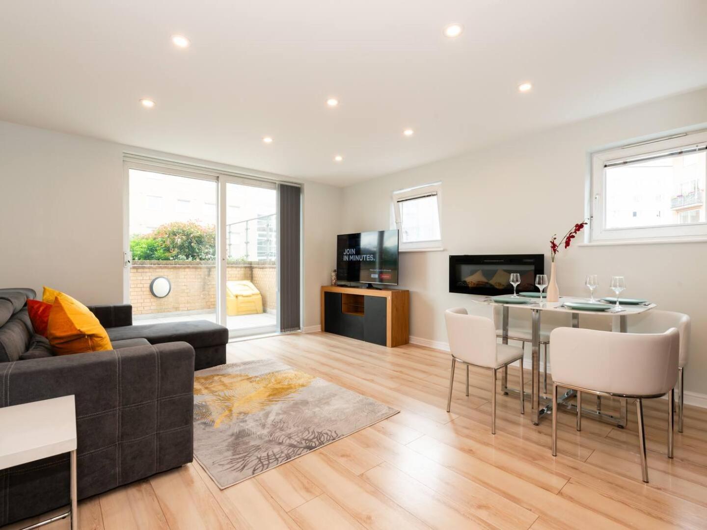 Apartment Peaceful Stylish Oasis 2 Minutes From Station Pass The Keys *