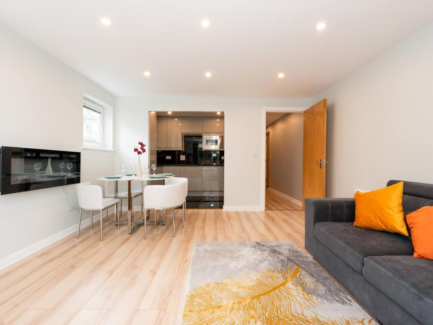 Apartment Peaceful Stylish Oasis 2 Minutes From Station Pass The Keys