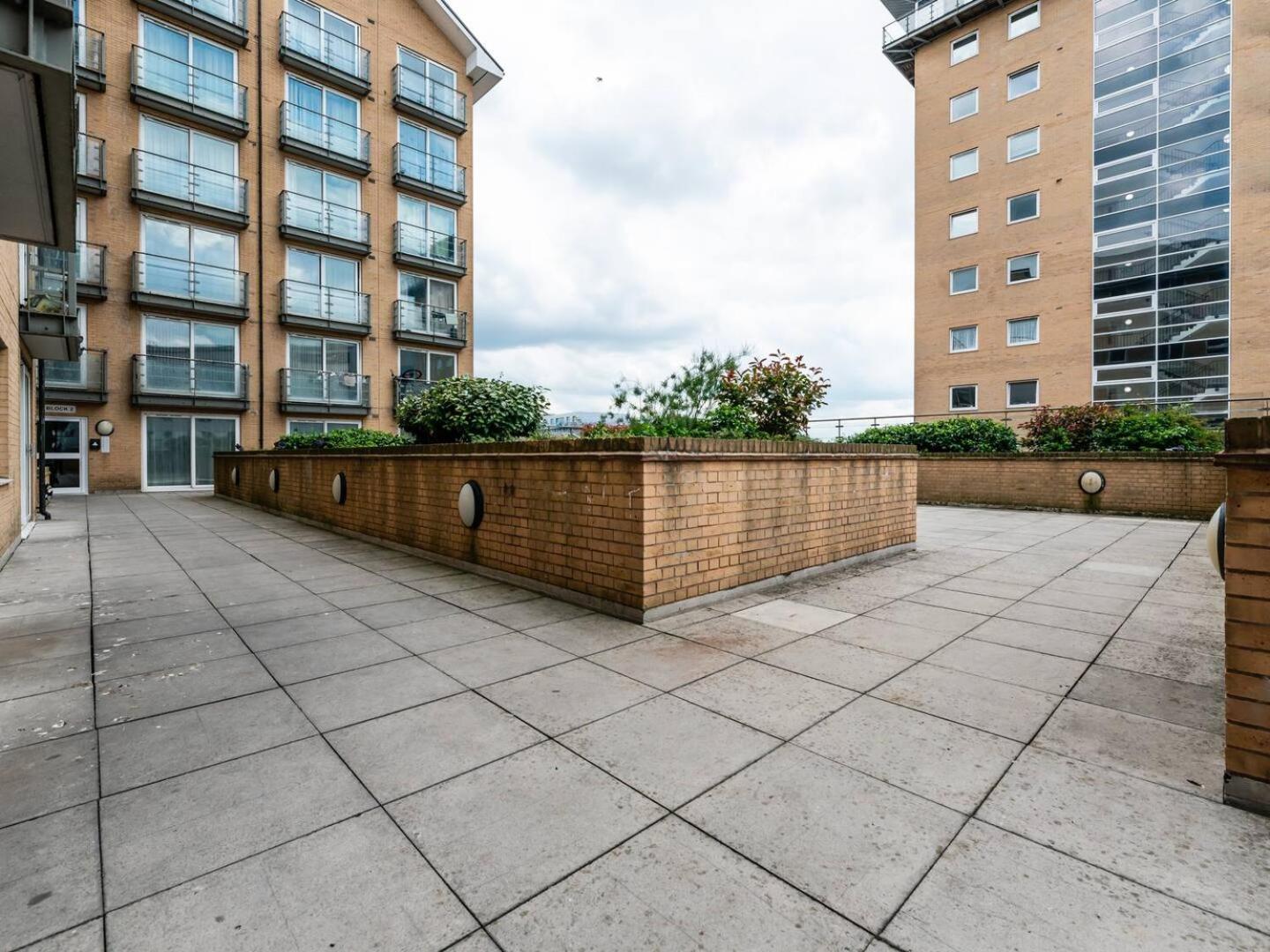 Peaceful Stylish Oasis 2 Minutes From Station Pass The Keys Apartment *